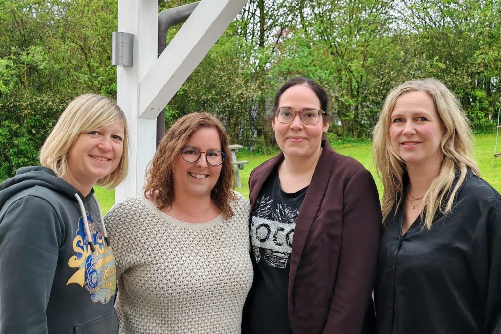 v.l.n.r. Karo Klüppel (Protokollführerin), Daniela Lux (Kassiererin),Christin Hoff (2. Vorsitzende), Claudia Berg (1. Vorsitzende)